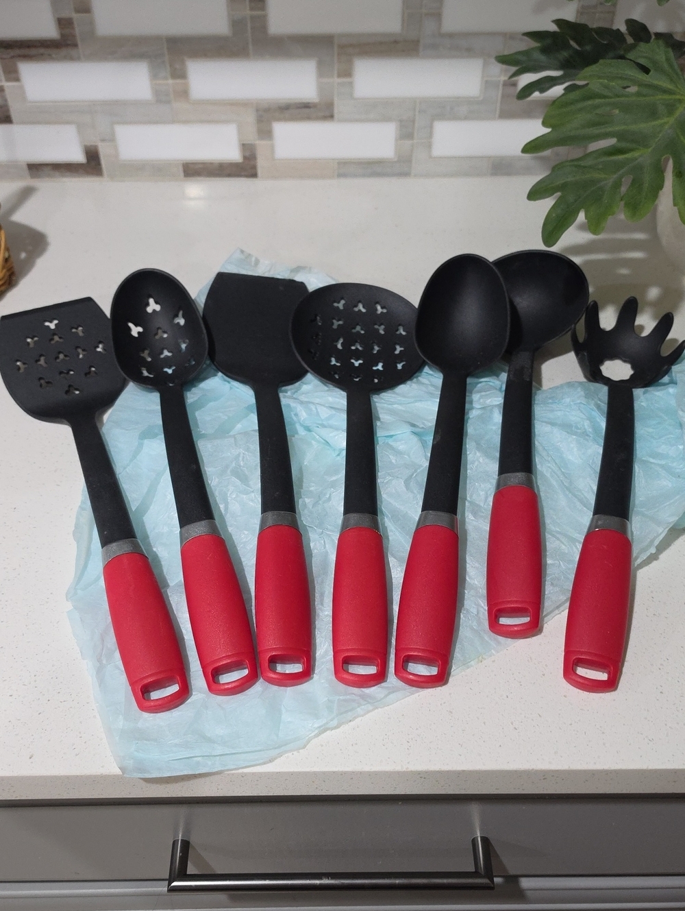 European Red Silicone-Handle Kitchen Utensil Set - 7 Piece . Excellent quality
